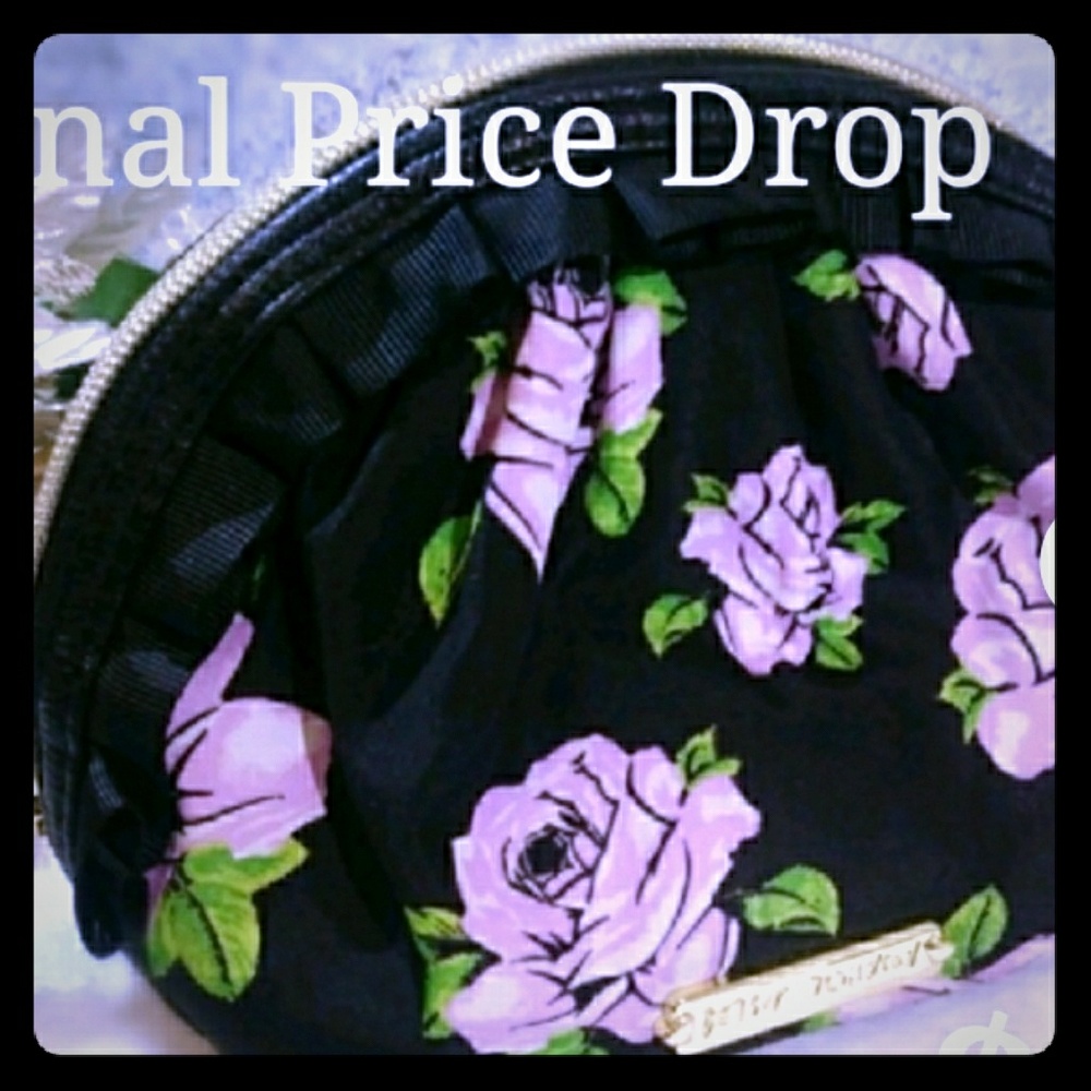 Final Price 🎆Betsey Johnson Clutch